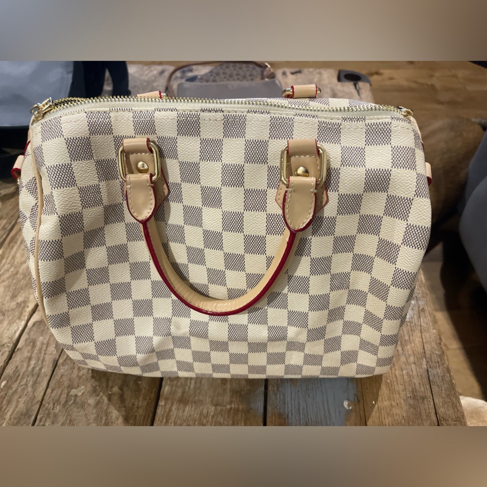 Cream too handle purse